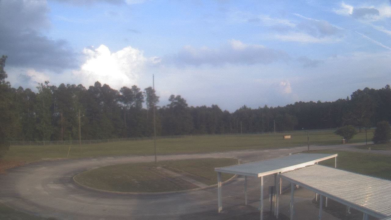Live Camera from Bladen Lakes Primary School, Elizabethtown, NC 28337