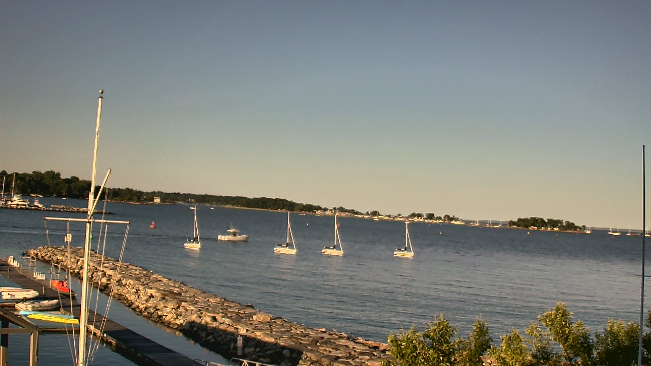 Live Camera from Beach Point Club, Mamaroneck, NY 10543